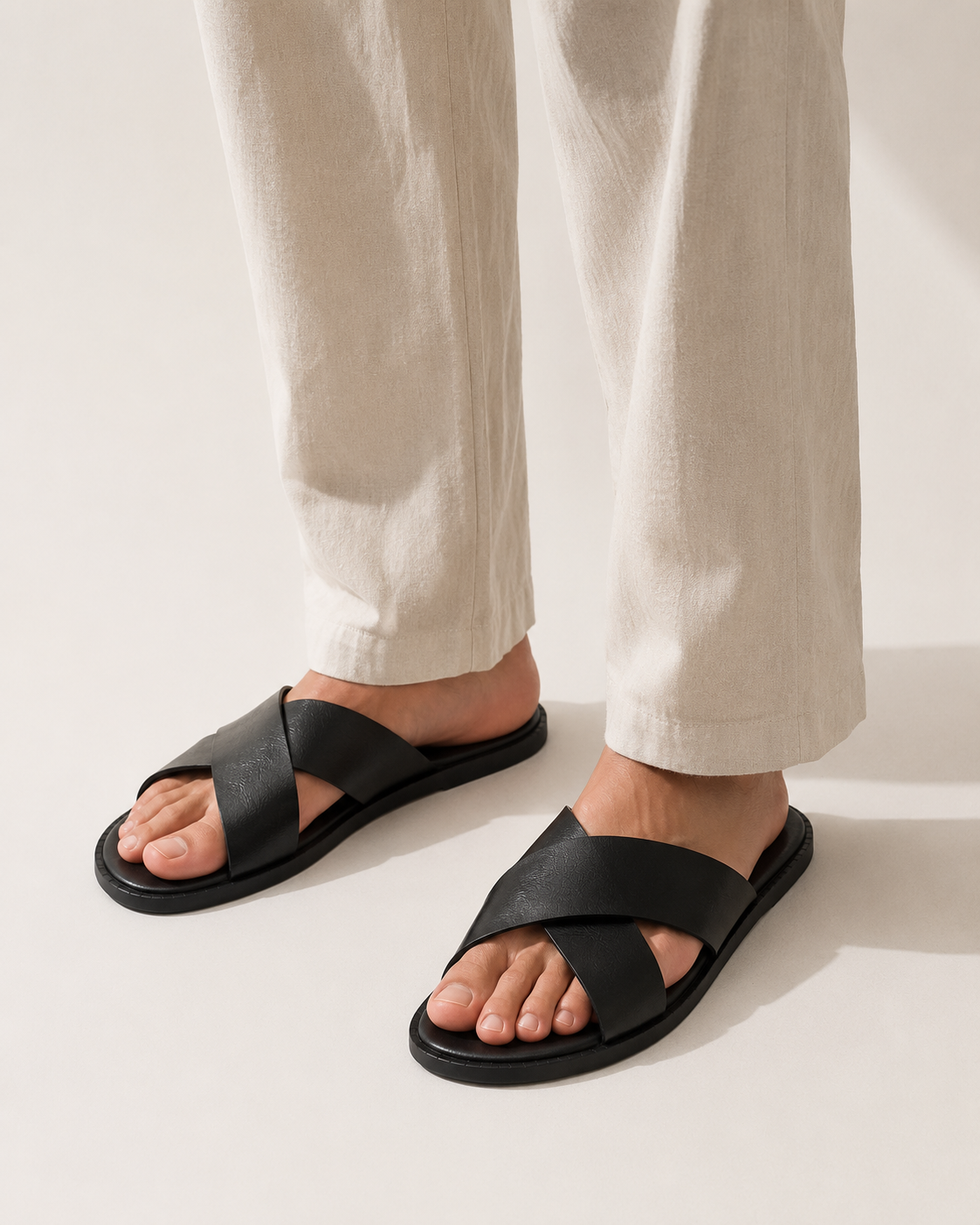 Aren cross slides in black, view 2
