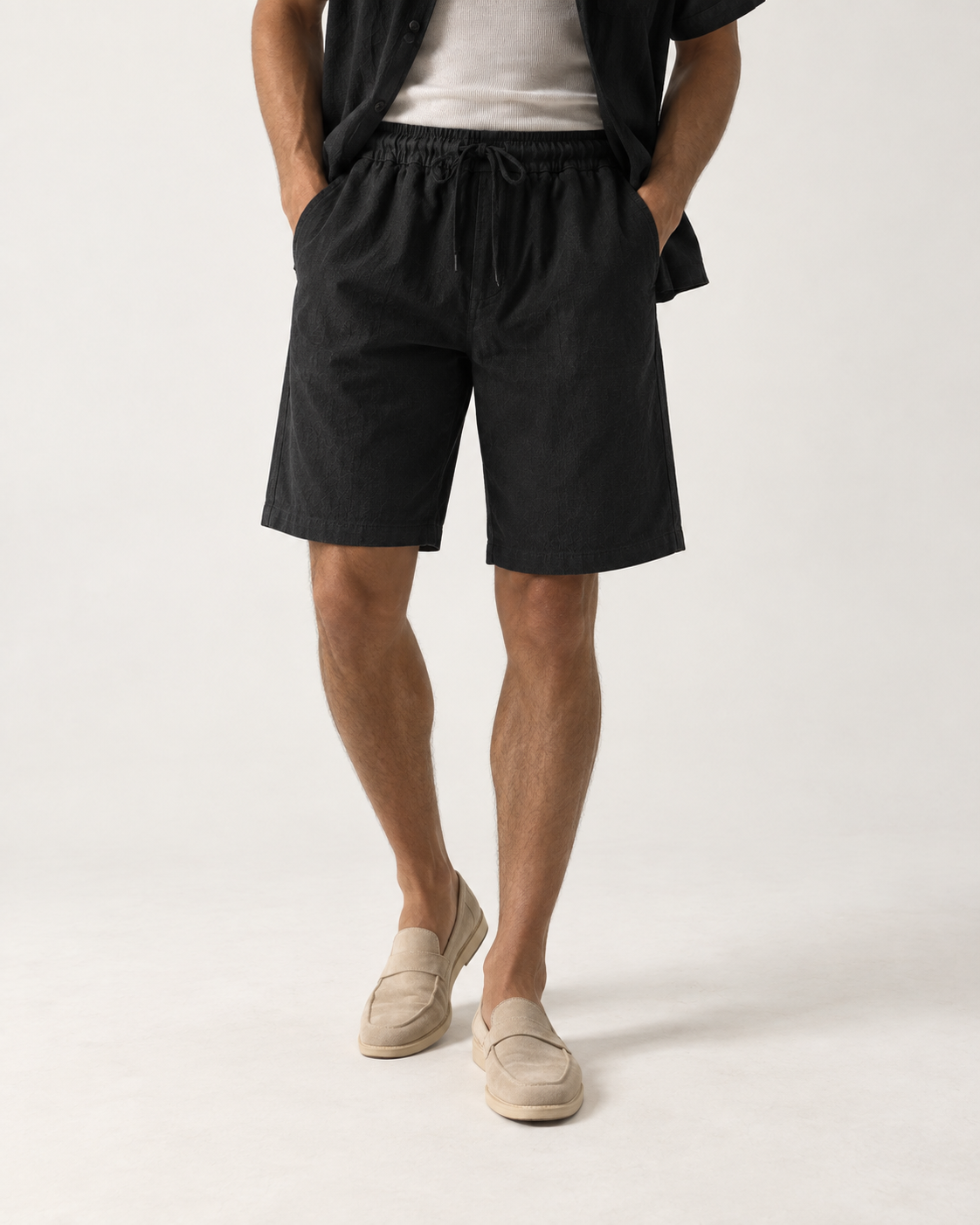 Elian linen shorts in black, view 2