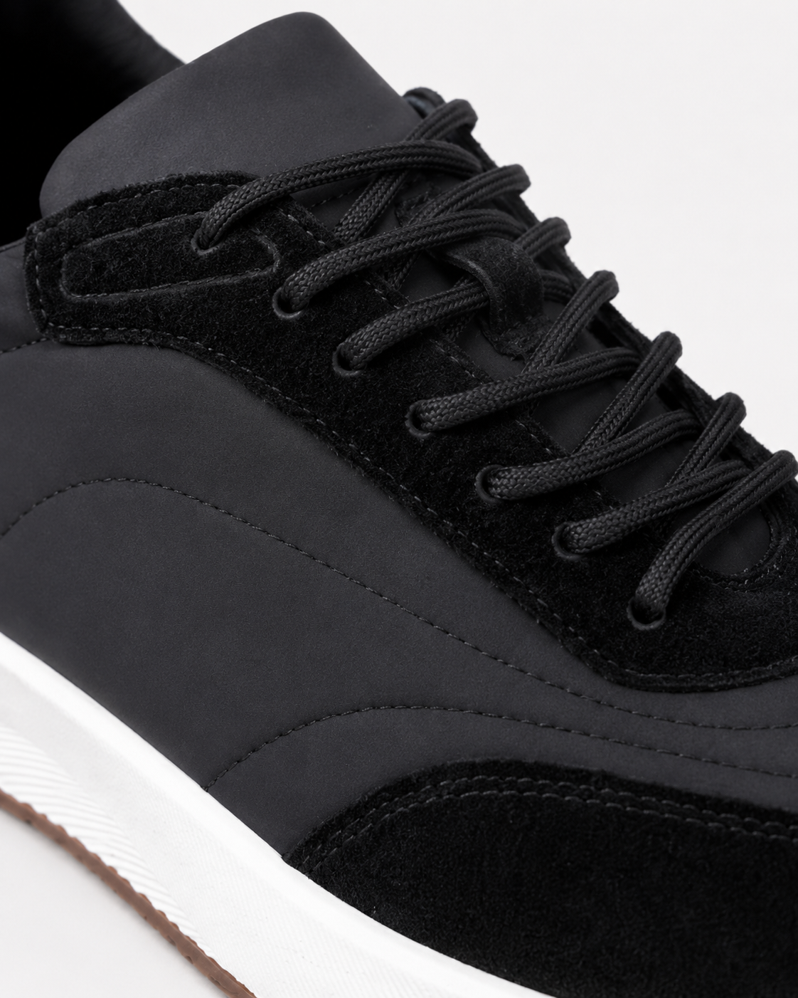 Milano Runner sneaker in black, view 3